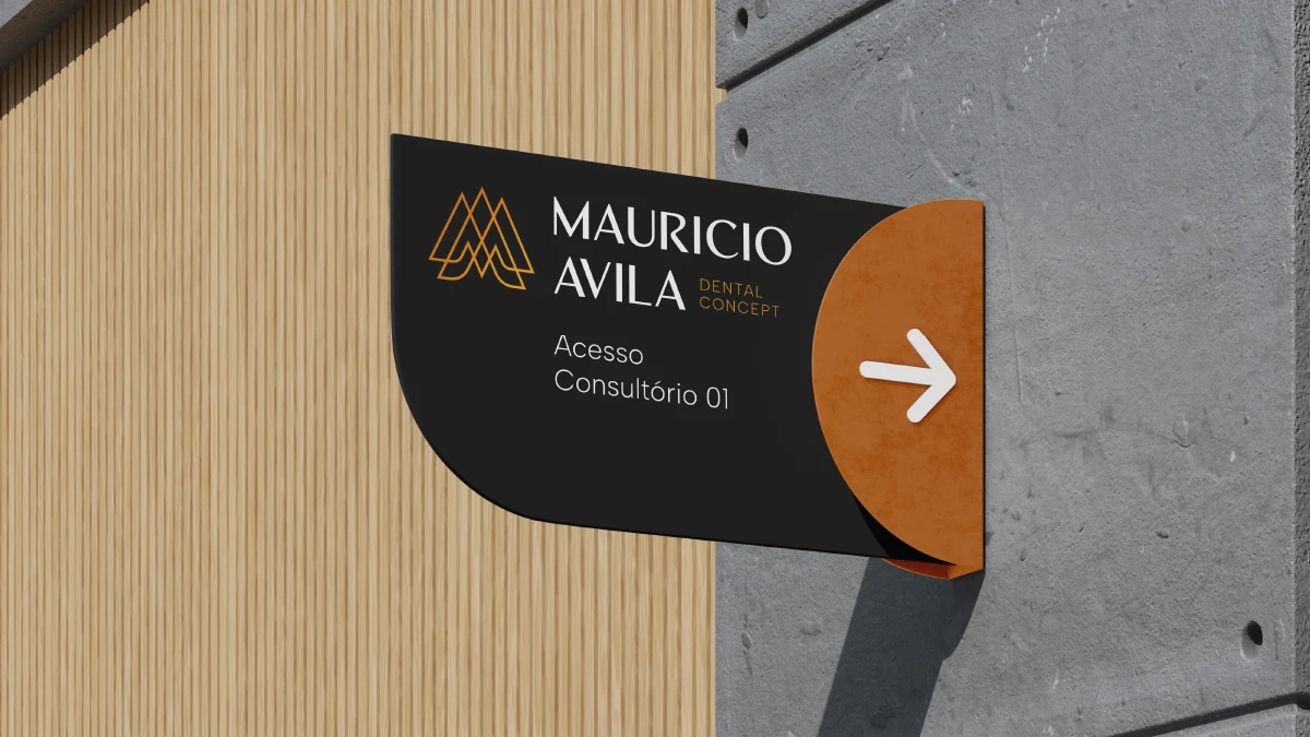 Placa de sinalização em consultório odontológico. Logotipo Mauricio Avila odontologia