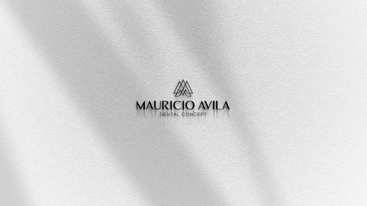 Logo em letra caixa de acrílico aplicado em parede para o dentista Mauricio Avila